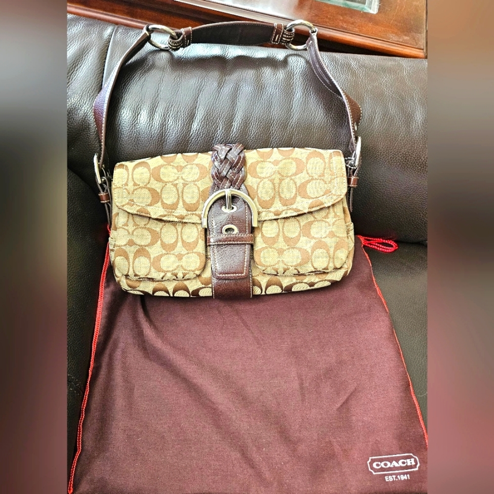 💯 Authenticated Coach Signature Soho Handbag. With dustbag and COA